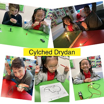 students learning about an electric circuit