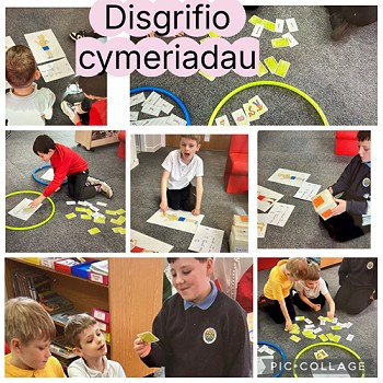 students playing a describe the character game