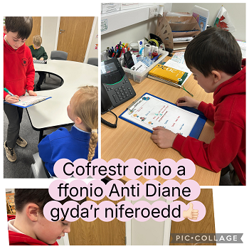 myfyrwyr yn gwneud y gofrestr cinio