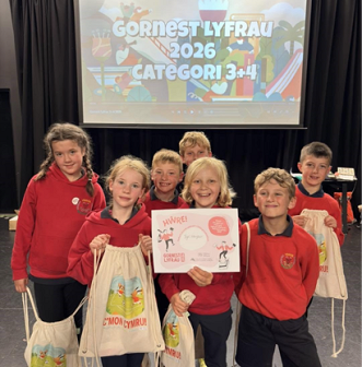 Children from Pen Barras School coming 1st in the Gornest Lyfrau Year 3 and 4